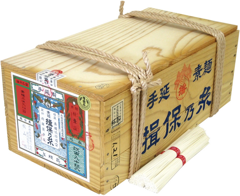 美味しくいただいた後も楽しめる 最近人気を集めている 木箱入り揖保乃糸 森口製粉製麺